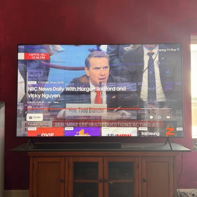 Samsung Large (82”) TV.. flickers